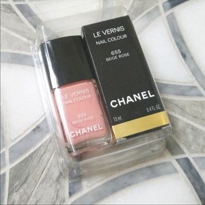 CHANEL LE VERNIS pink nail polish